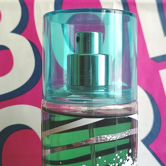 HTF🔥Bath & Body Works Jingle All The Way Fine Fragrance Mist - Picture 3 of 5